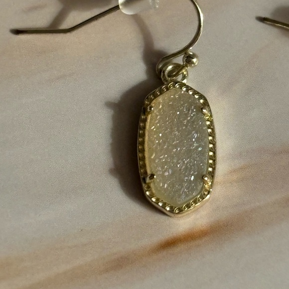 Kendra Scott Silver Tone Iridescent Drusy Drop Earrings 3/4” - Picture 9 of 11